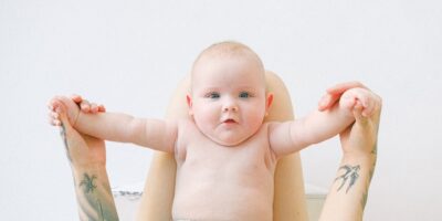Spædbørn under 6 måneder: Råd, mad og kendetegn