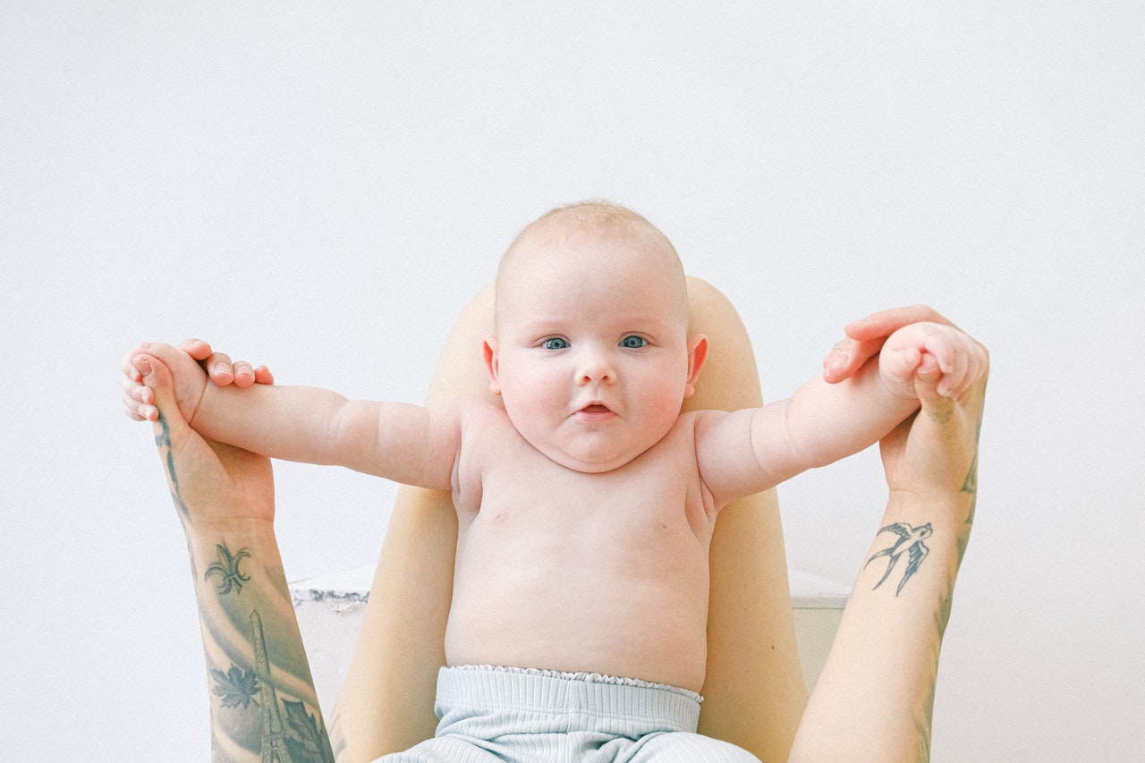 Spædbørn under 6 måneder: Råd, mad og kendetegn